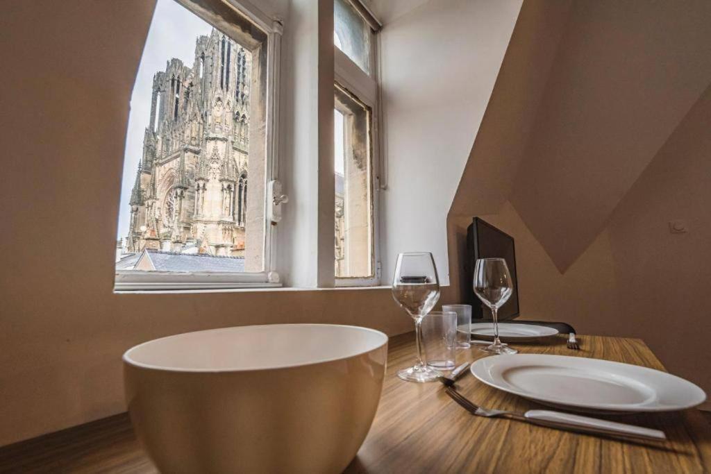 Apartamento Family Avec Vue Sur La Cathedrale De Reims Exterior foto